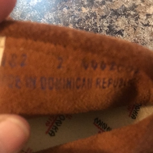 Minnetonka moccasin baby size 2 - Picture 3 of 4